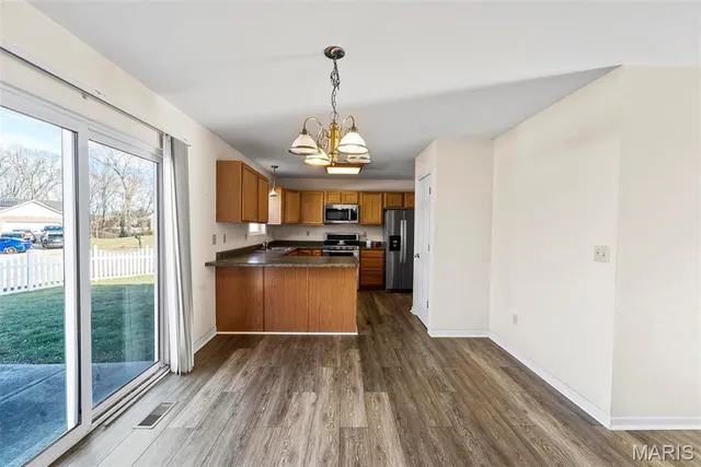 $289,500 | 202 Sun Valley Drive, Smithton, IL 62285