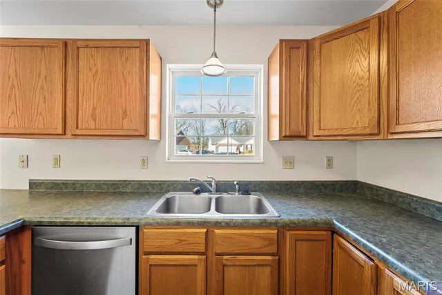 $289,500 | 202 Sun Valley Drive, Smithton, IL 62285