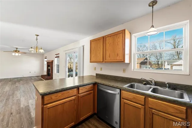 $289,500 | 202 Sun Valley Drive, Smithton, IL 62285