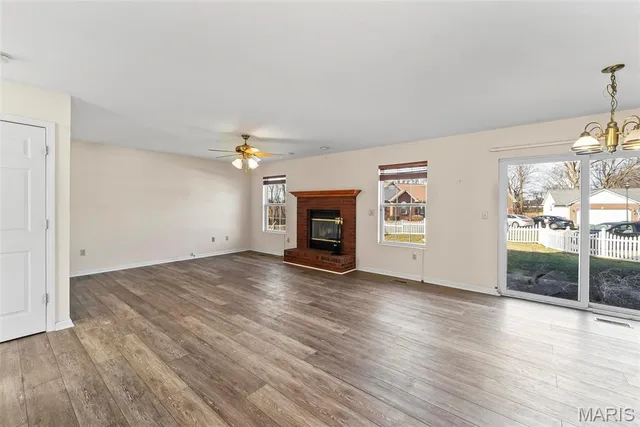 $284,500 | 202 Sun Valley Drive, Smithton, IL 62285