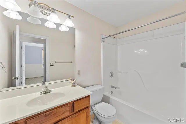 $289,500 | 202 Sun Valley Drive, Smithton, IL 62285