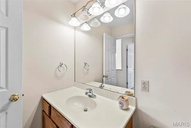 $289,500 | 202 Sun Valley Drive, Smithton, IL 62285