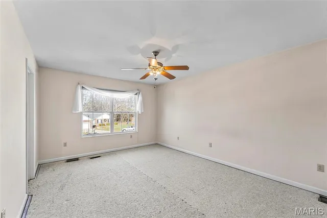 $284,500 | 202 Sun Valley Drive, Smithton, IL 62285