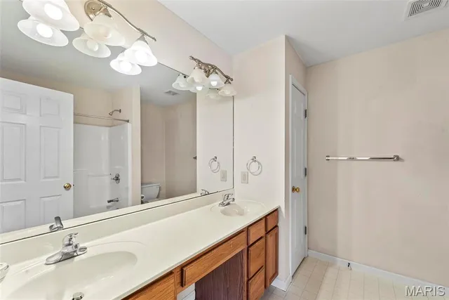 $289,500 | 202 Sun Valley Drive, Smithton, IL 62285