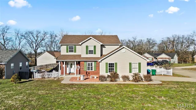 $289,500 | 202 Sun Valley Drive, Smithton, IL 62285