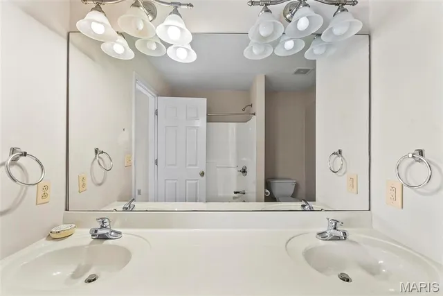 $289,500 | 202 Sun Valley Drive, Smithton, IL 62285