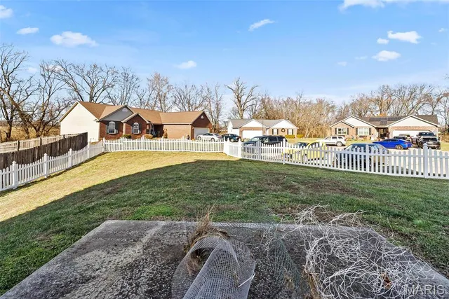 $289,500 | 202 Sun Valley Drive, Smithton, IL 62285