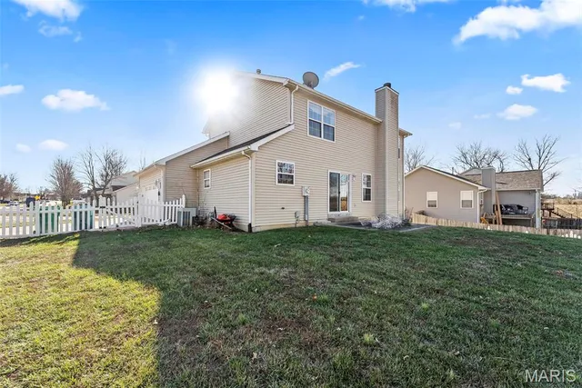 $289,500 | 202 Sun Valley Drive, Smithton, IL 62285