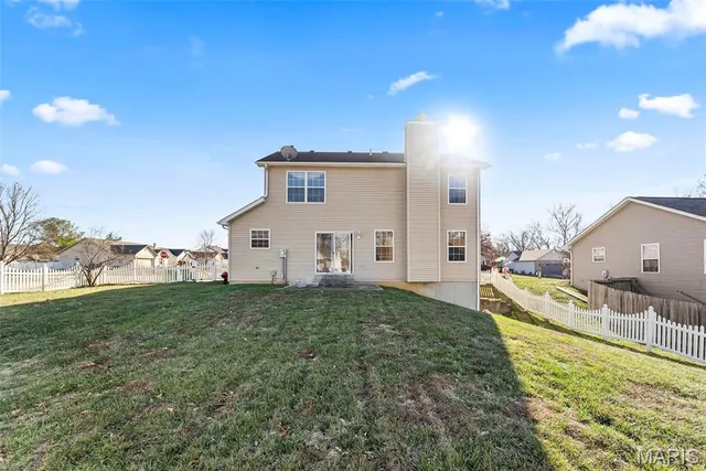 $289,500 | 202 Sun Valley Drive, Smithton, IL 62285