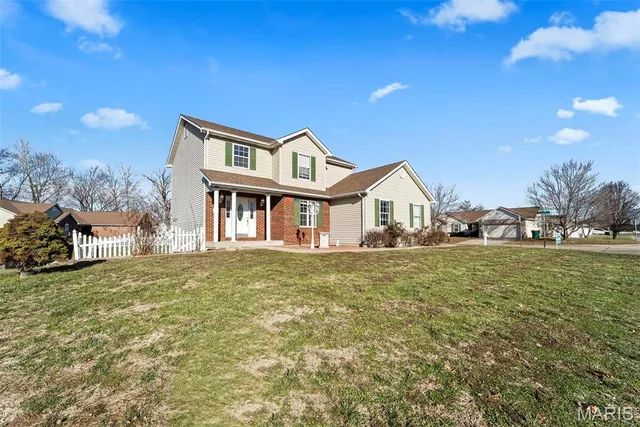 $289,500 | 202 Sun Valley Drive, Smithton, IL 62285