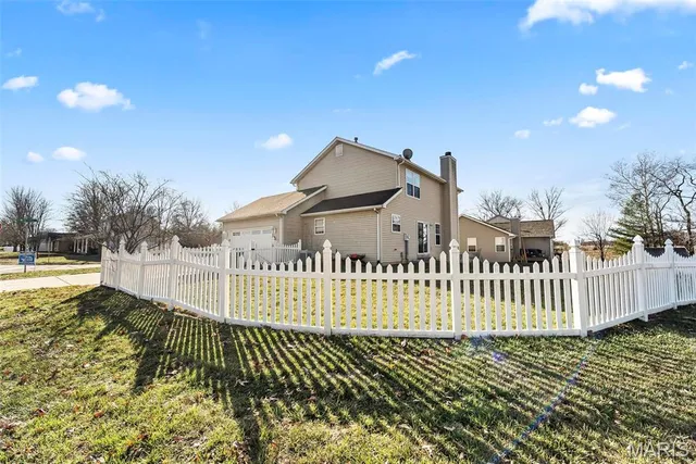 $289,500 | 202 Sun Valley Drive, Smithton, IL 62285
