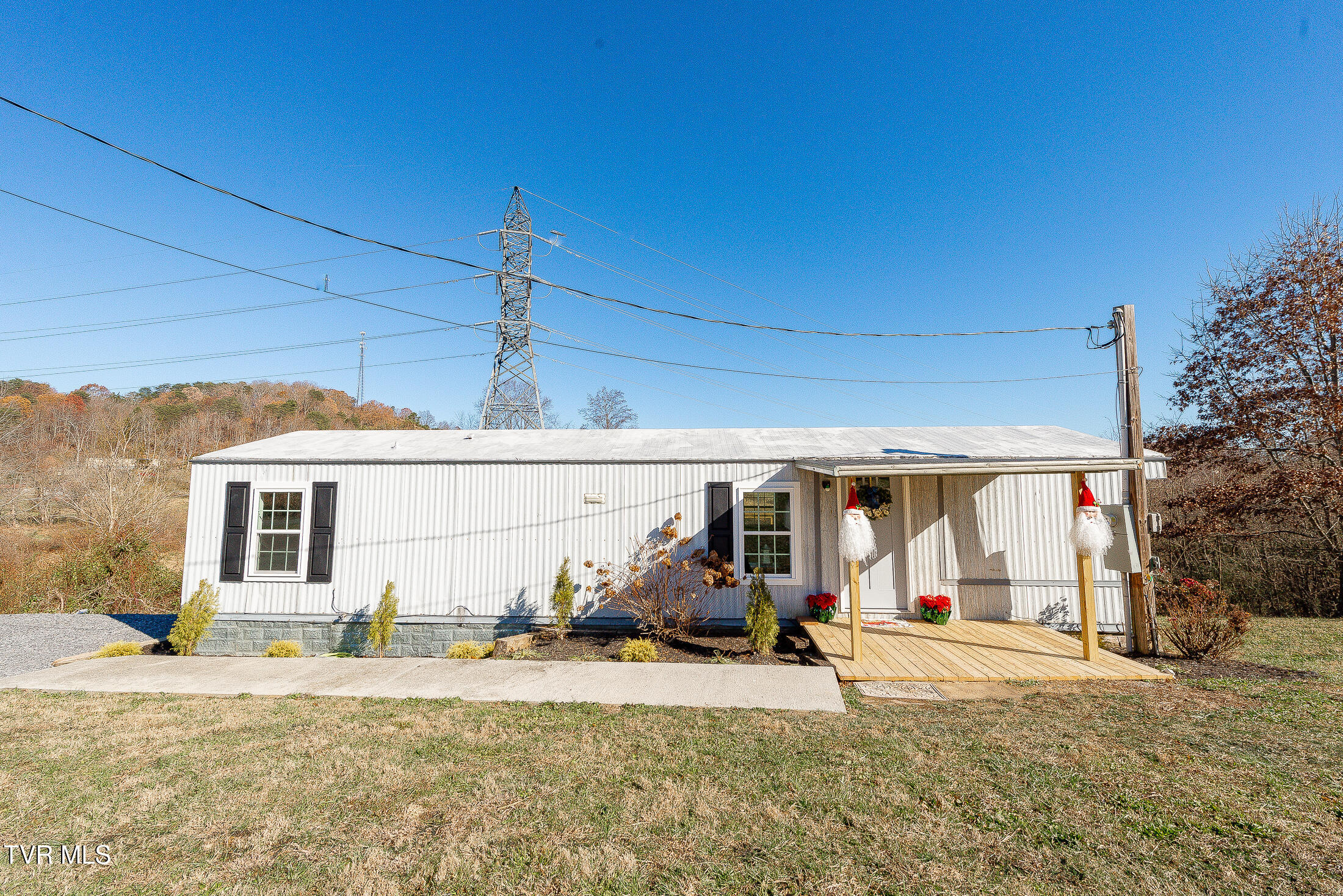 152 Lynch Road Church Hill, TN 37642 - Photo 3 of 33 DSC_4057