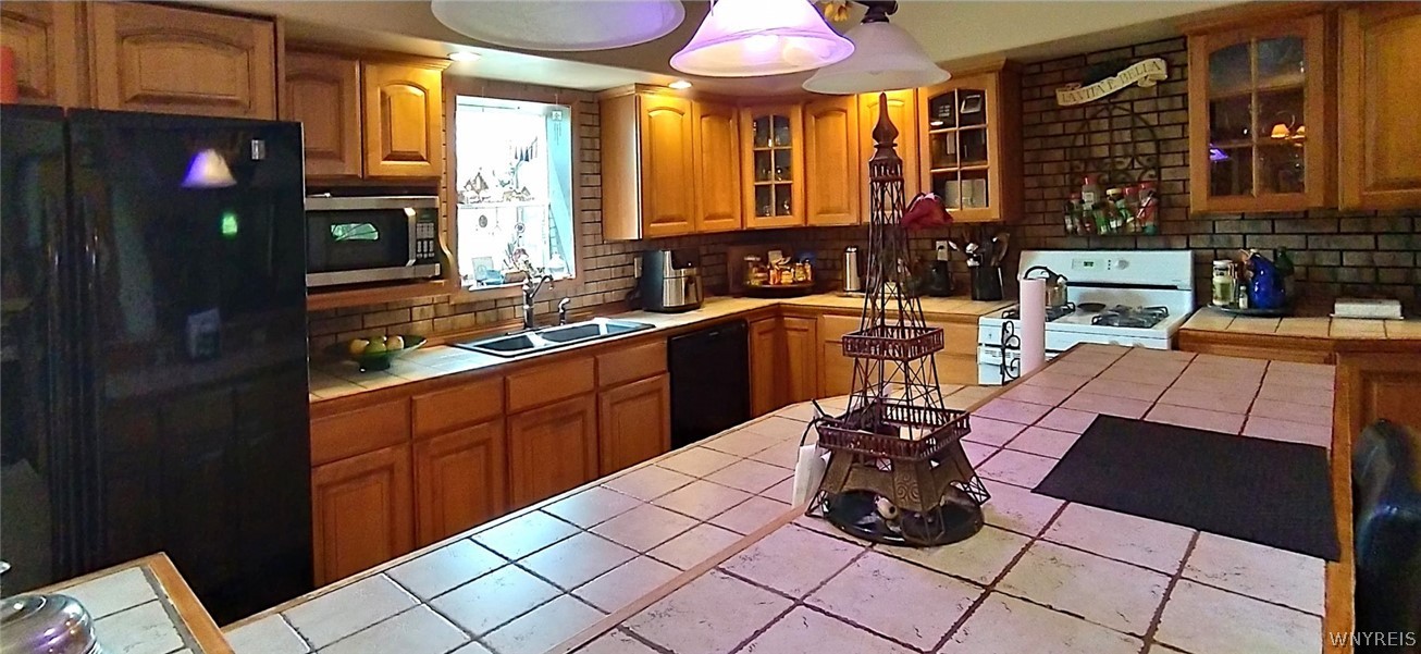 39 South Street Amity, NY 14813 - Photo 27 of 49 There's no telling what you'll cook up in this dre