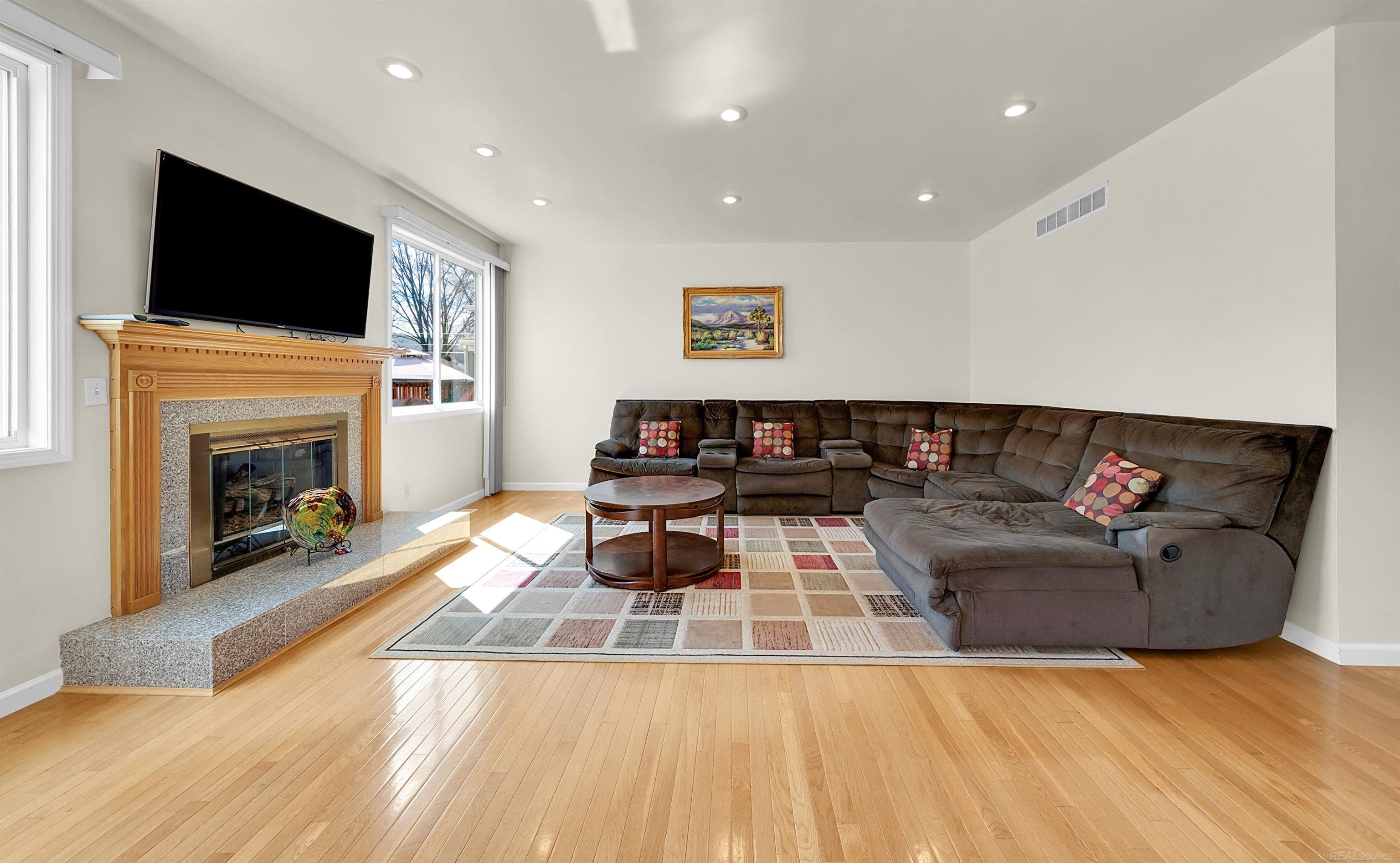 2094 Oakcrest Road Sterling Heights, MI 48310 - Photo 10 of 36 50171184-2be0527e-5940-409d-ad70-845ac3e35c76.JPG