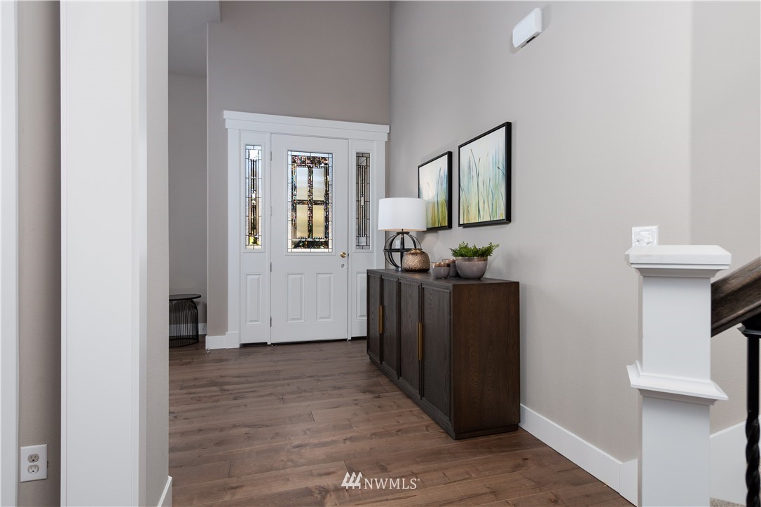 555 Hoquiam Avenue Northeast Renton, WA 98059 - Photo 4 of 24 Gallery Image 4