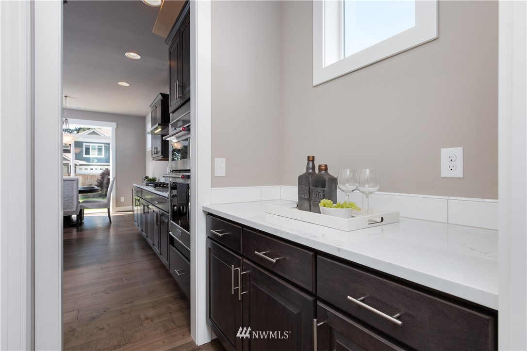 555 Hoquiam Avenue Northeast Renton, WA 98059 - Photo 6 of 24 Gallery Image 6