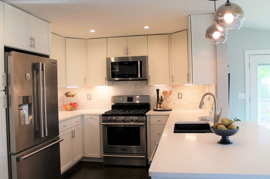 76 Gregory Road Holliston, MA 01746 - Photo 4 of 27 Gallery Image 4
