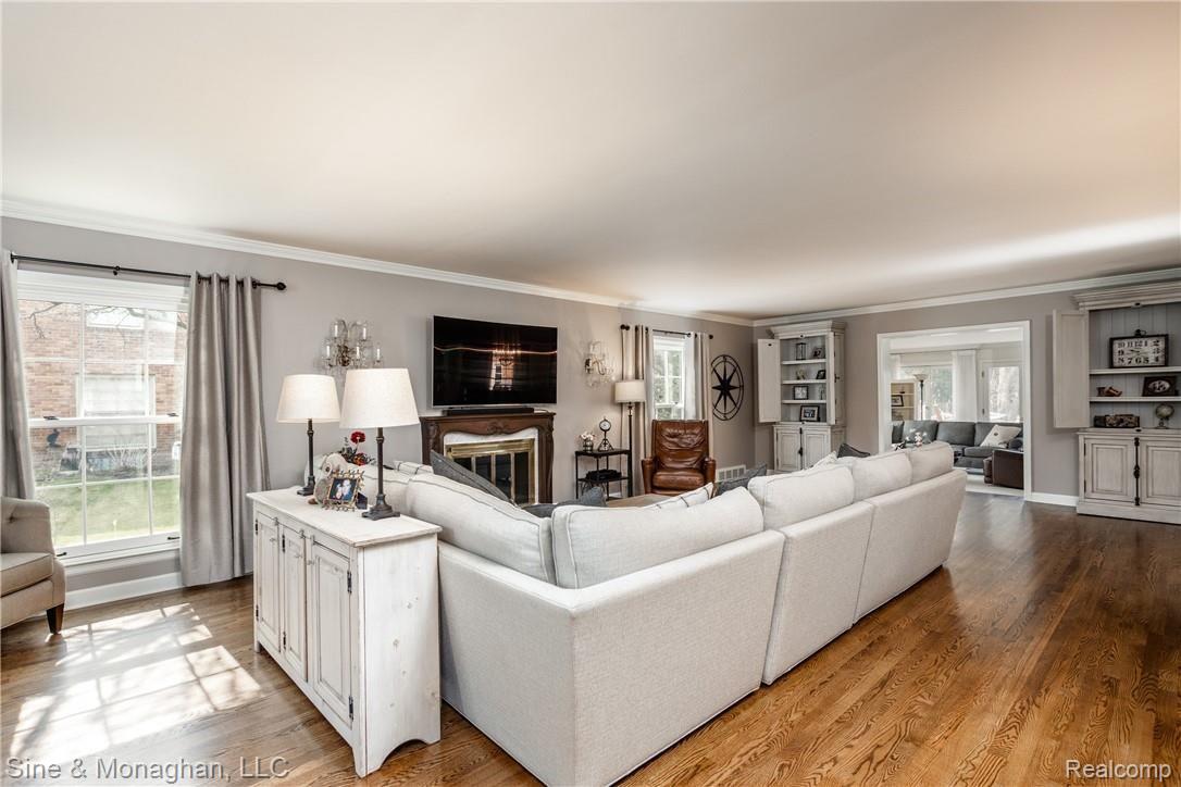 179 Stephens Road Grosse Pointe, MI 48236 - Photo 10 of 81 179 Stephens L038.jpg