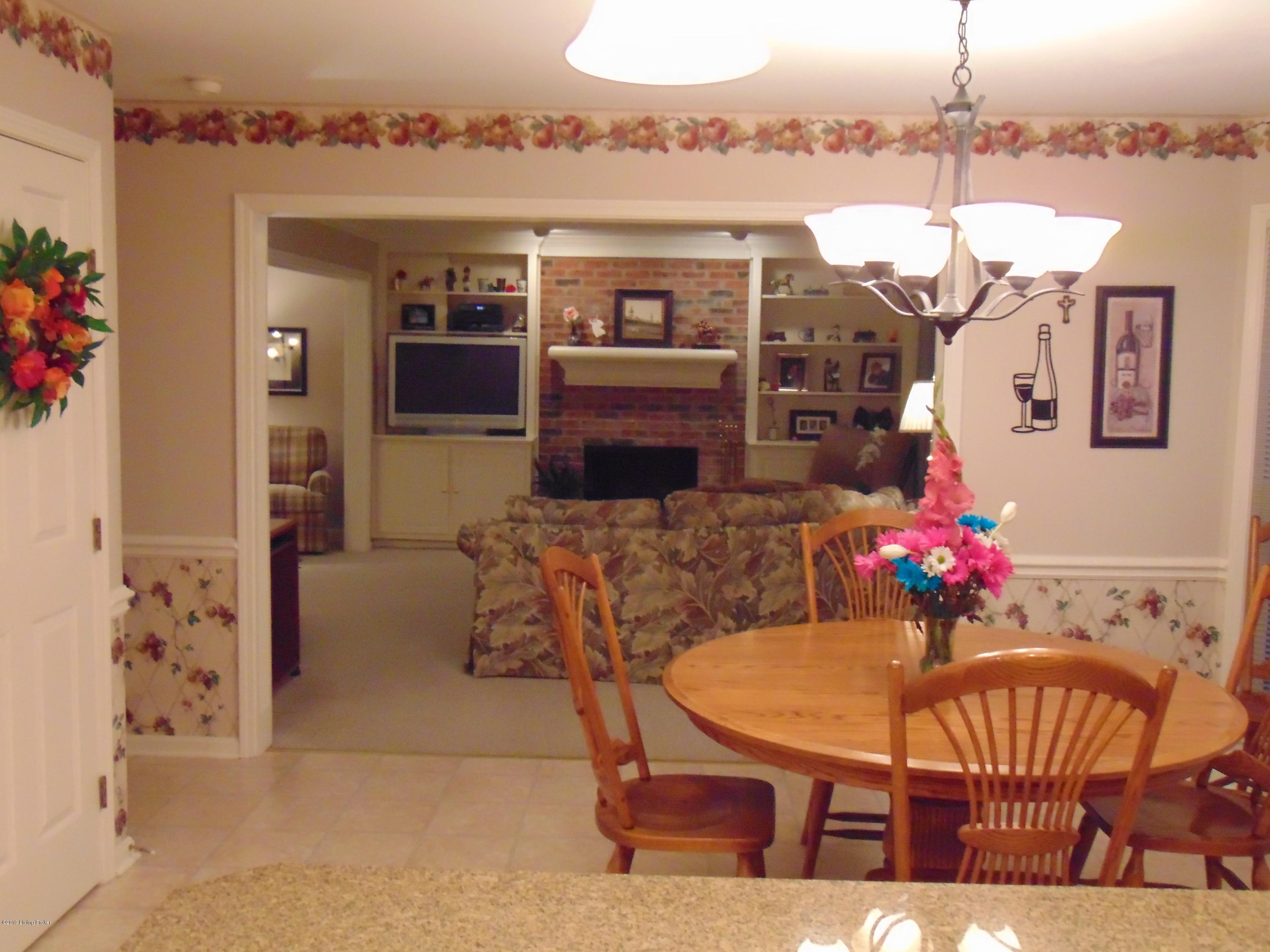 8212 Lacevine Road Louisville, KY 40220 - Photo 5 of 59 DSC00812