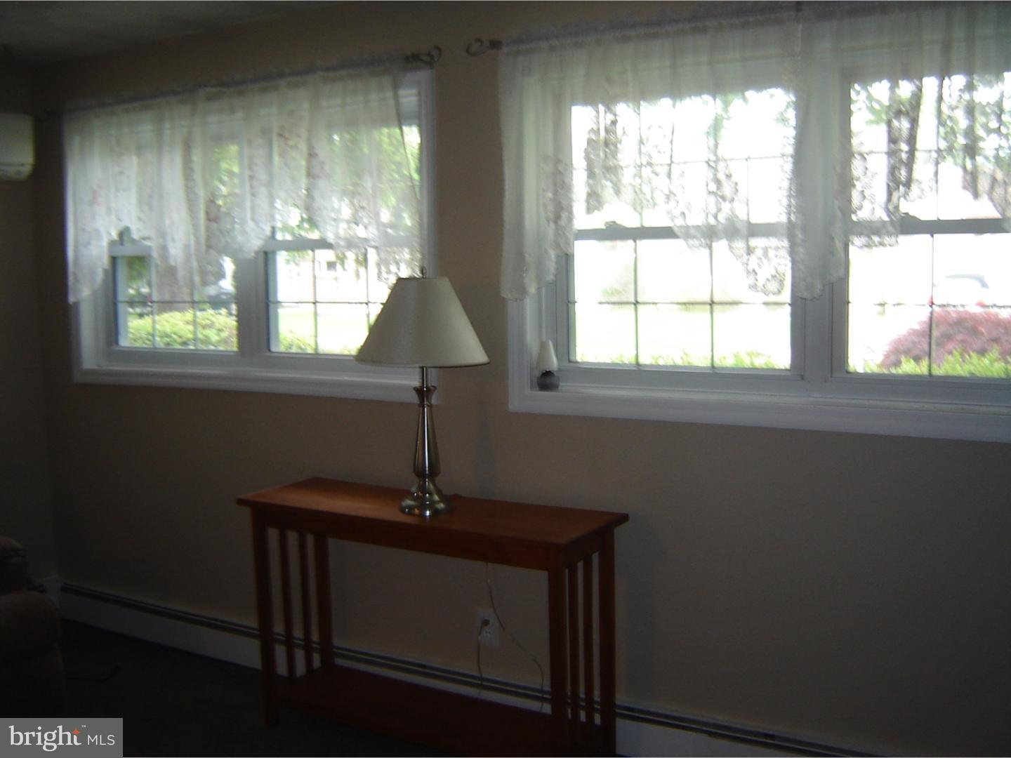 2386 Chipmunk Lane Secane, PA 19018 - Photo 5 of 11 Living Room