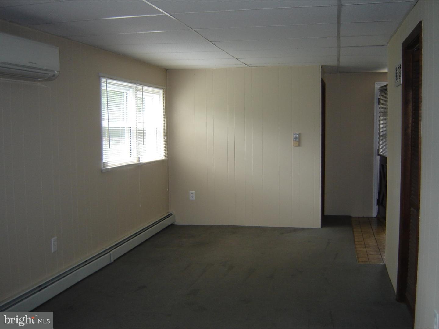 2386 Chipmunk Lane Secane, PA 19018 - Photo 10 of 11 Family Room