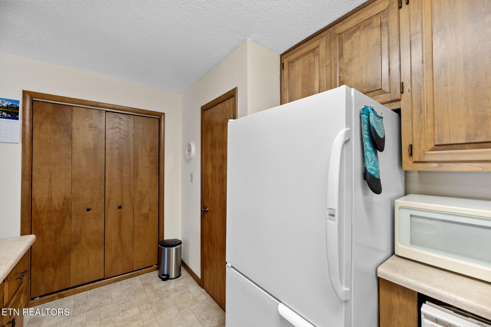 128 Hazleton Lane Oak Ridge, TN 37830 - Photo 12 of 28 a utility room with dryer and washer