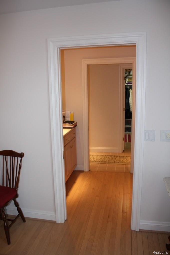 4980 Lakeshore Road Fort Gratiot, MI 48059 - Photo 20 of 42 4980 Lakeshore butlers pantry.jpg