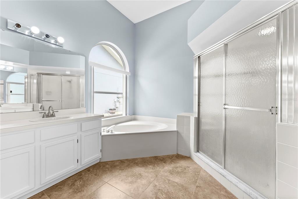 2811 Ripton Court Orlando, FL 32835 - Photo 12 of 46