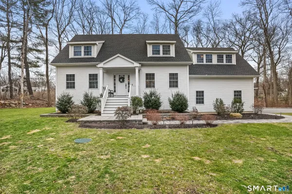 $950,000 | 153 North Street, Trumbull, CT 06611