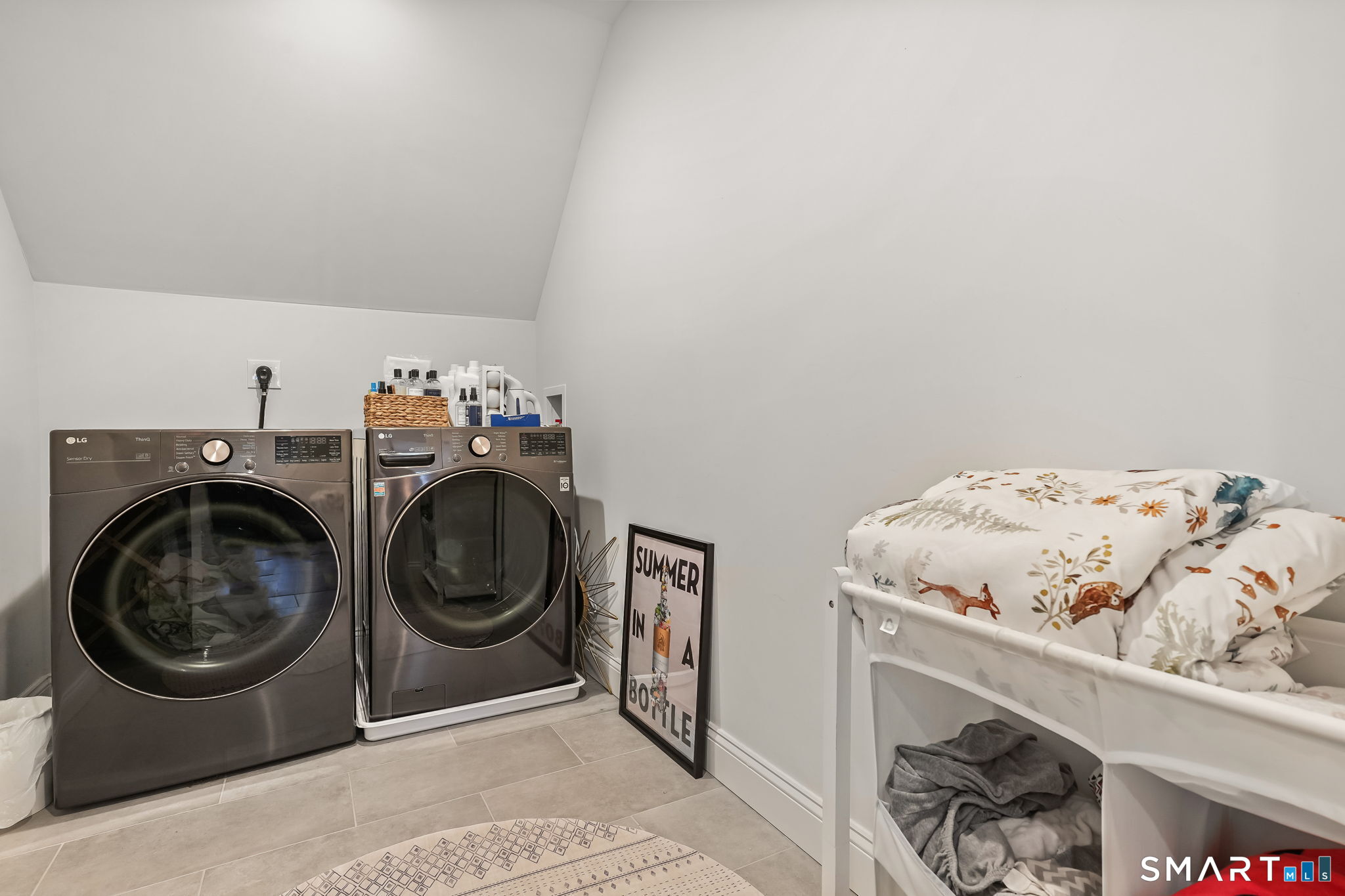 153 North Street Trumbull, CT 06611 - Photo 18 of 27 Generously sized laundry area