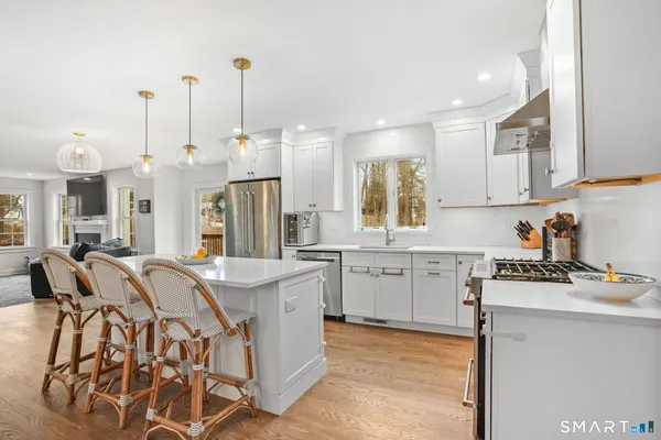 $950,000 | 153 North Street, Trumbull, CT 06611