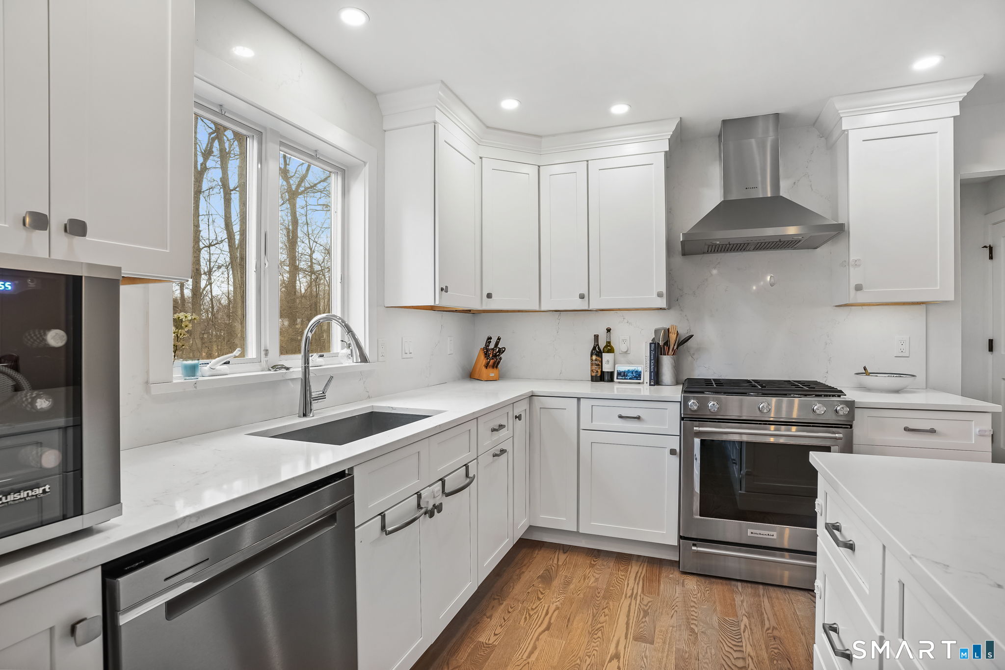 153 North Street Trumbull, CT 06611 - Photo 7 of 27