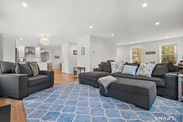 $950,000 | 153 North Street, Trumbull, CT 06611