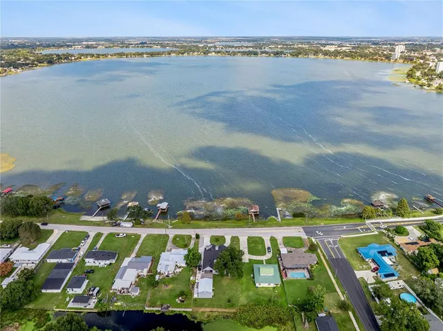 $750,000 | 1516 Lake Howard Drive Southwest, Winter Haven, FL 33880