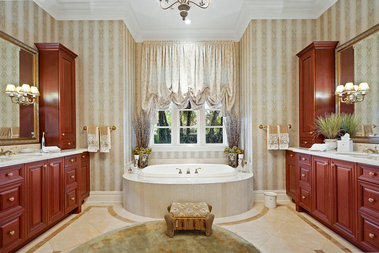 10380 Prestwick Road Boynton Beach, FL 33436 - Photo 32 of 51 Master Tub