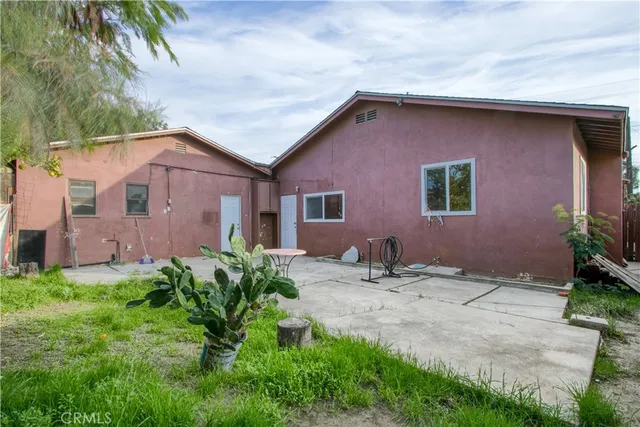 a backyard of a house with table and chairs