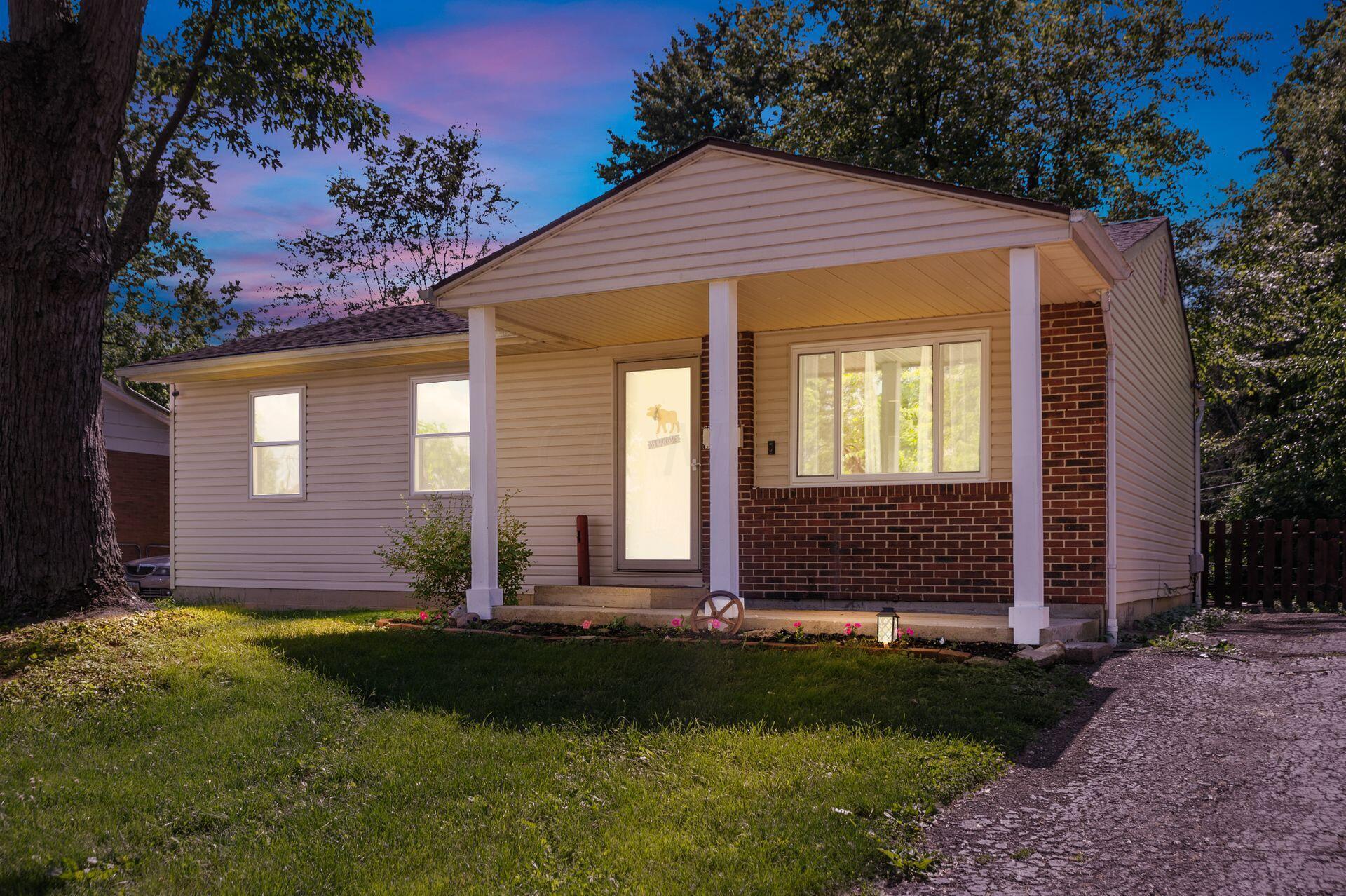 3307 Arnsby Road Columbus, OH 43232 - Photo 2 of 34 002_2fd2_W Arnsby Rd-070-Edit