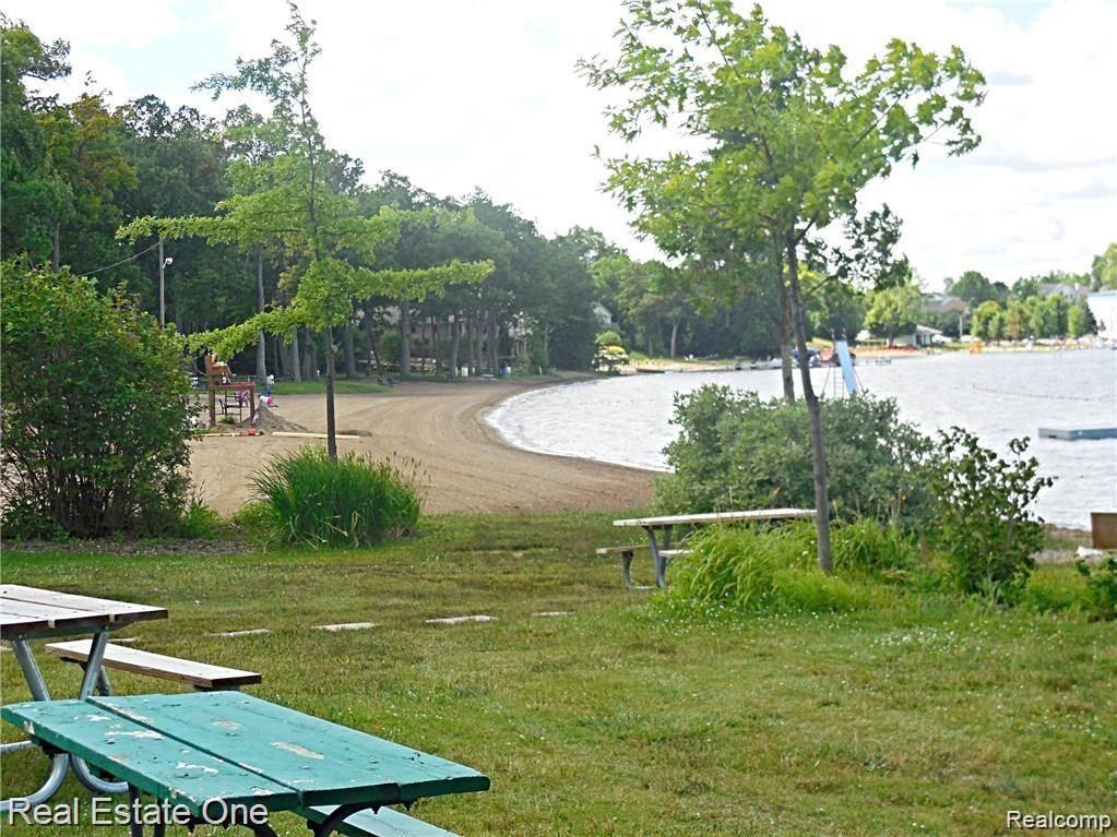 3972 Oak Knoll Road Waterford, MI 48328 - Photo 26 of 26 GetMedia.jpeg