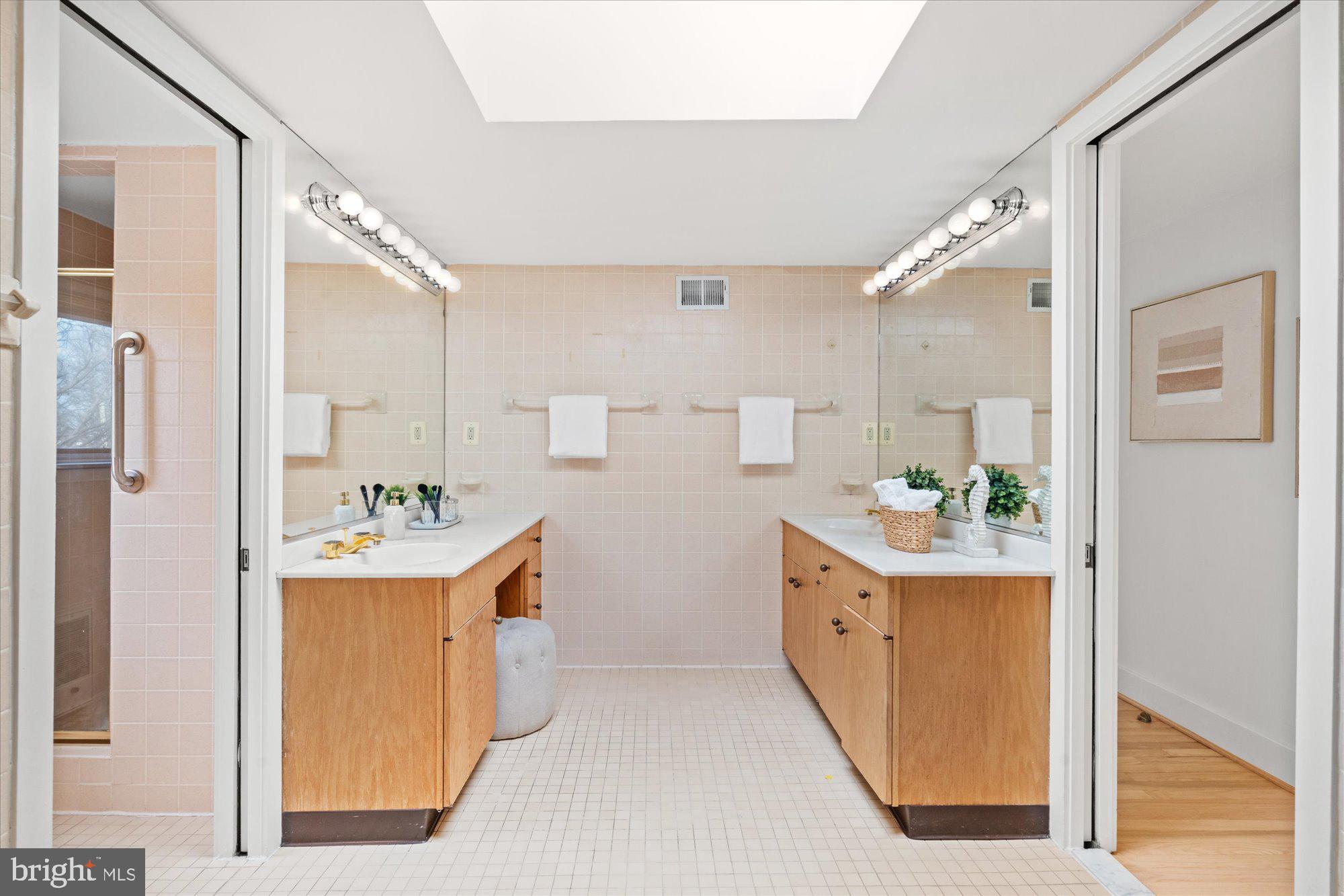 3803 Taylor Street Chevy Chase, MD 20815 - Photo 26 of 35 Primary Bath