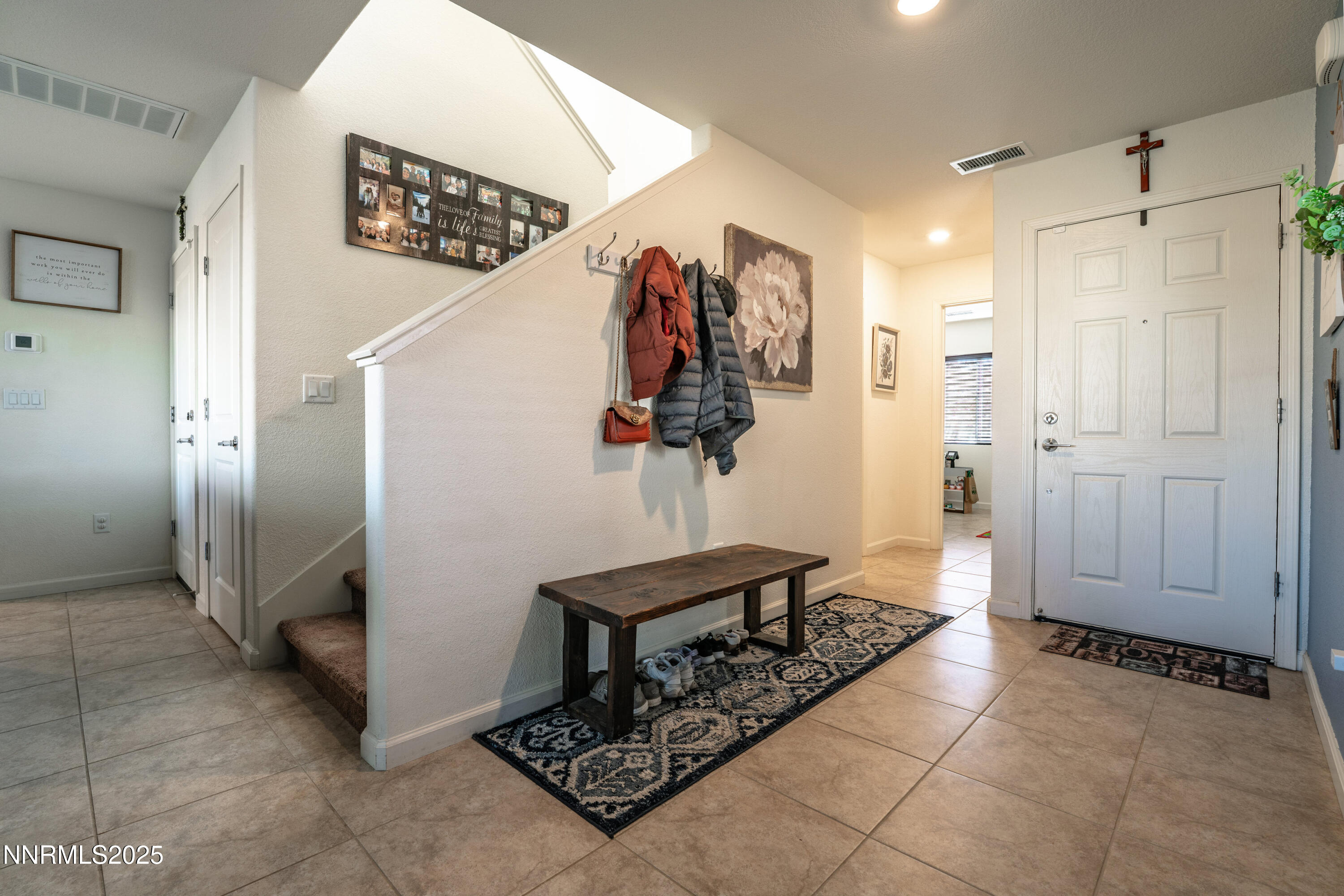 909 Convair Way Reno, NV 89506 - Photo 3 of 42 a room with painting and a table