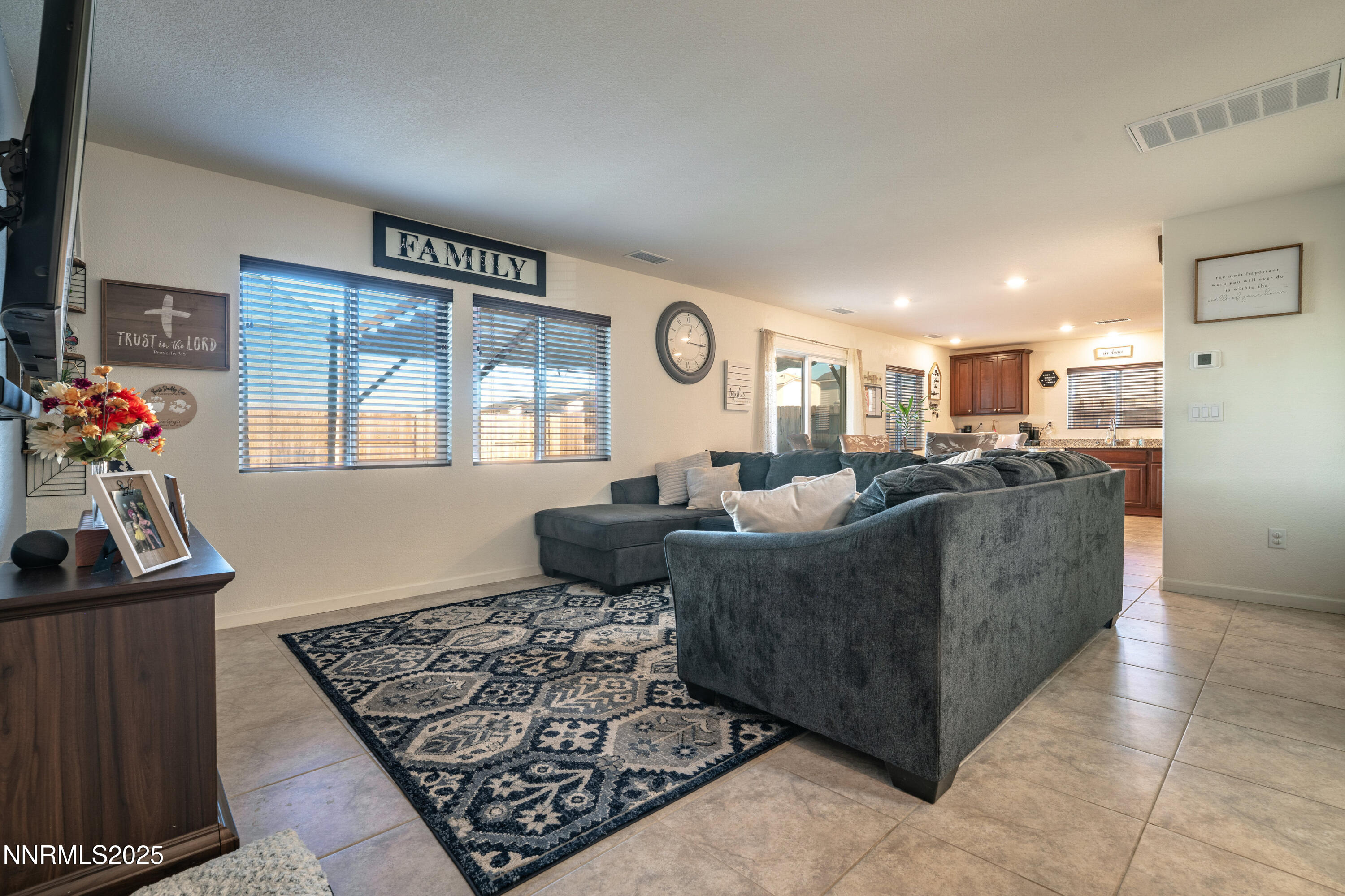 909 Convair Way Reno, NV 89506 - Photo 5 of 42 a living room with furniture and a window