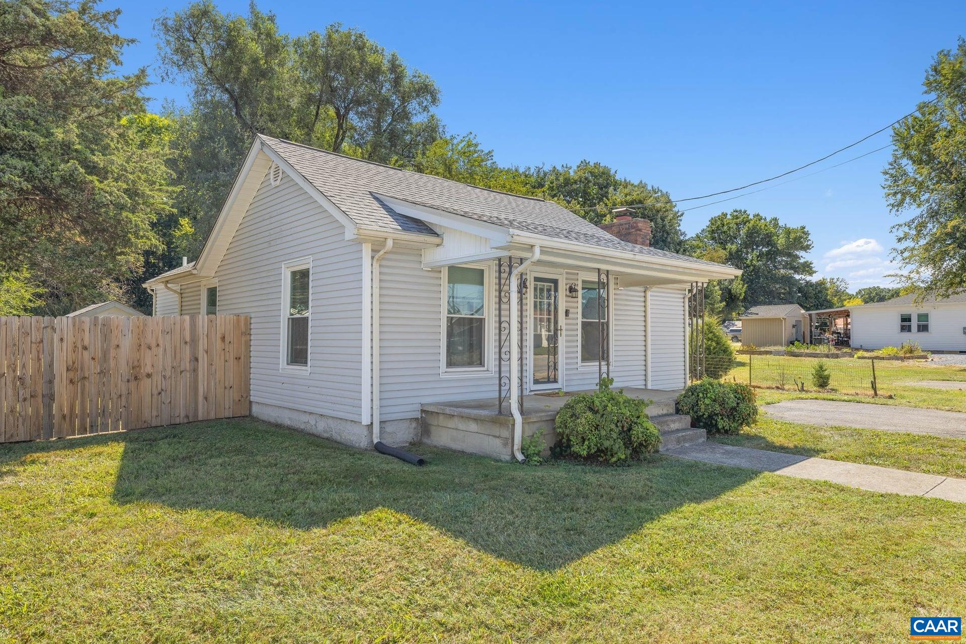 9 Bradley Lane Waynesboro, VA 22980 - Photo 3 of 23