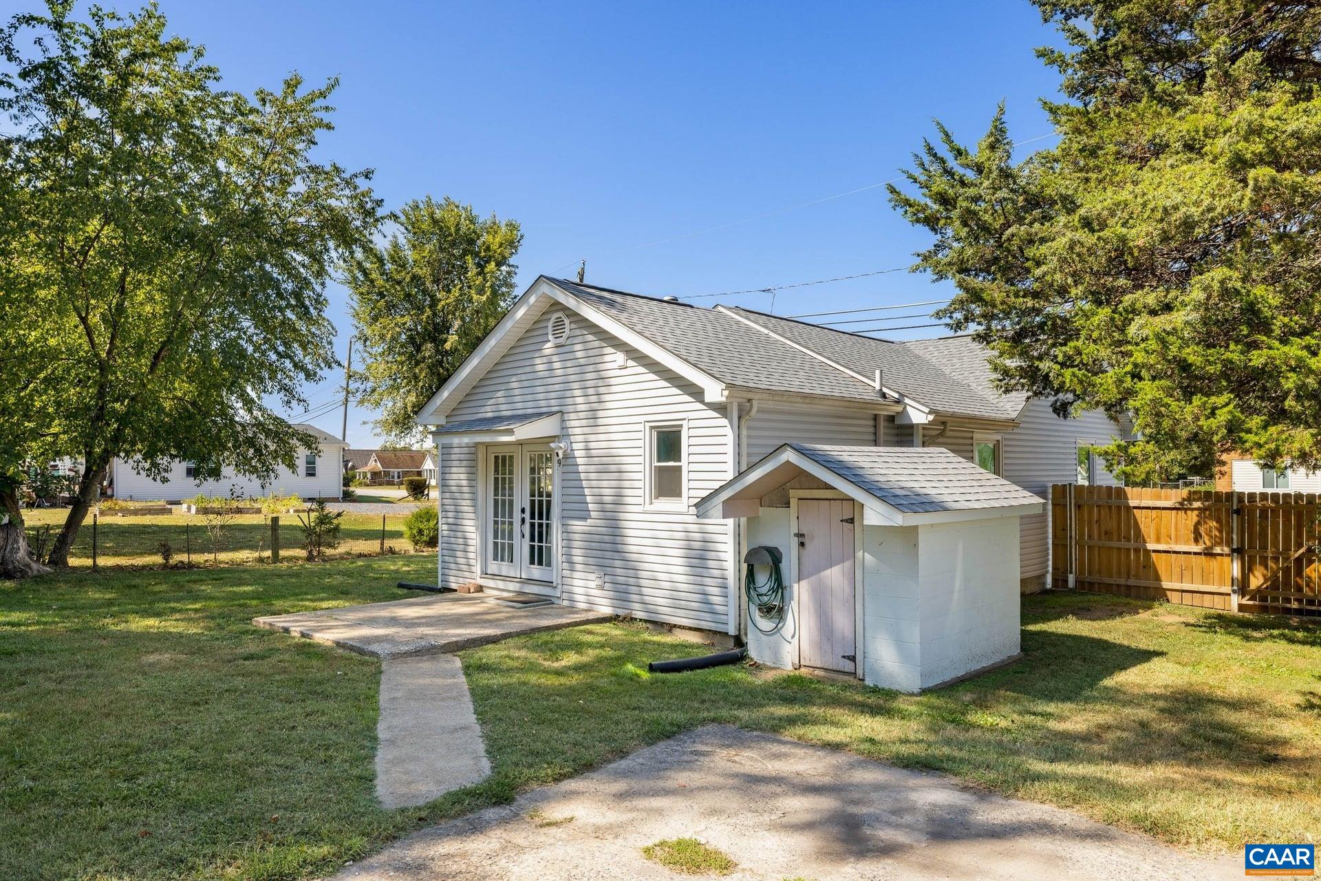 9 Bradley Lane Waynesboro, VA 22980 - Photo 4 of 23