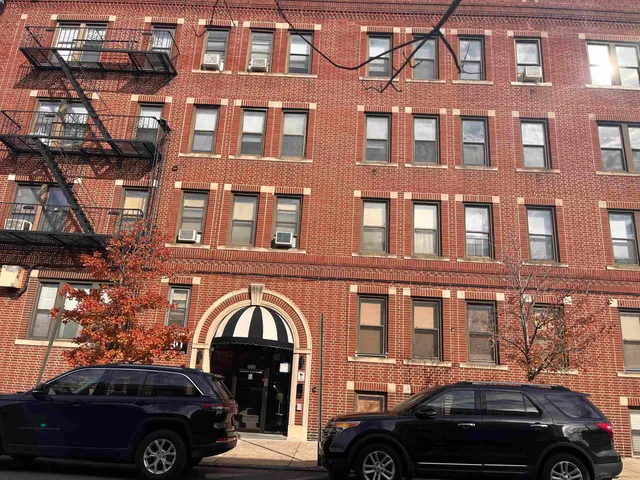 $229,000 | 680 John F. Kennedy Boulevard, Unit 301, Bayonne, NJ 07002