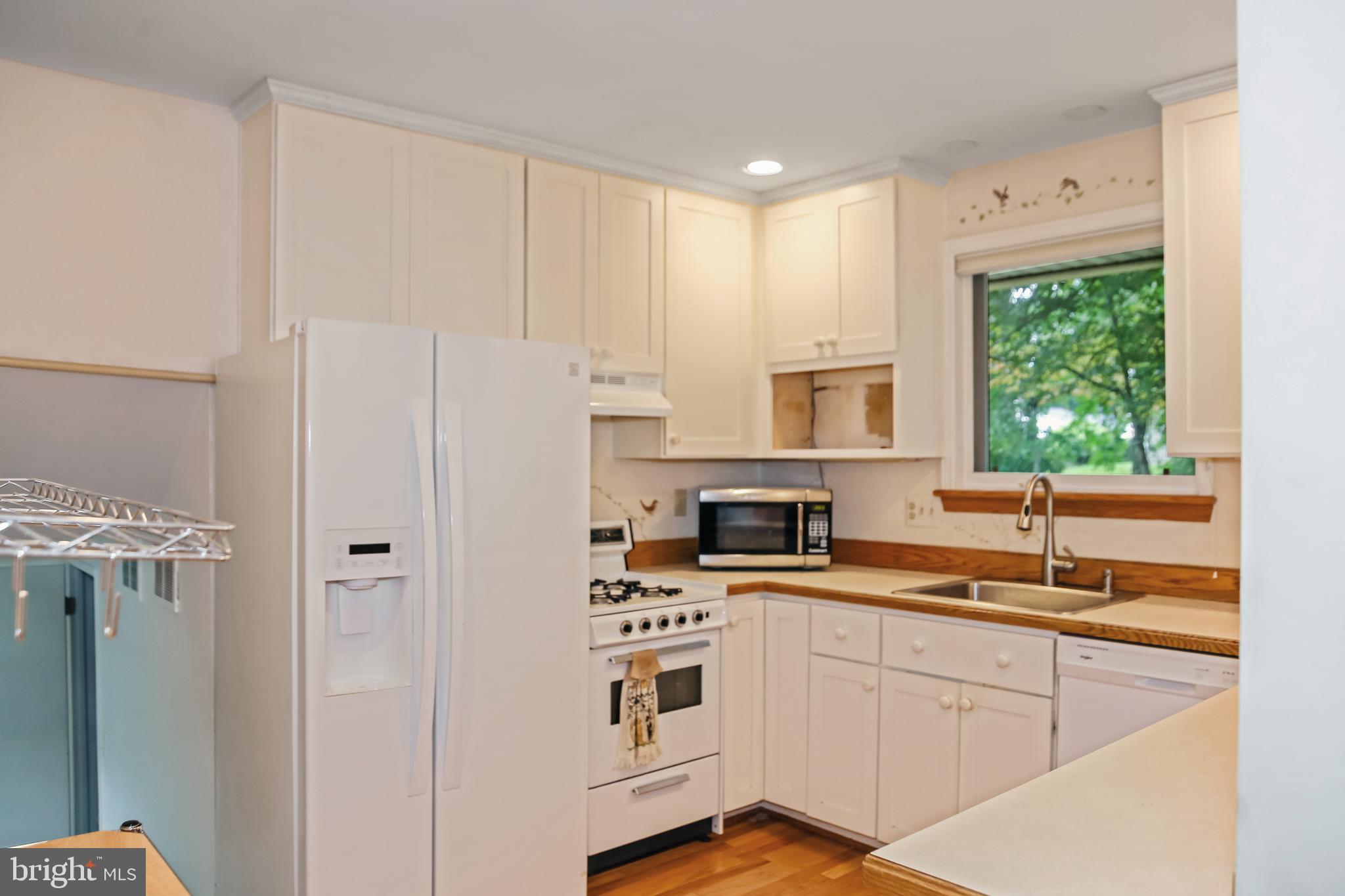 5205 Ravensworth Road Springfield, VA 22151 - Photo 6 of 22 Kitchen