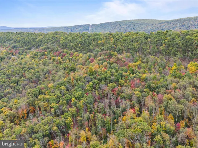 $199,999 | 2083 Clay Pits Lane, Great Cacapon, WV 25422