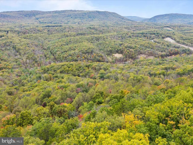 $199,999 | 2083 Clay Pits Lane, Great Cacapon, WV 25422