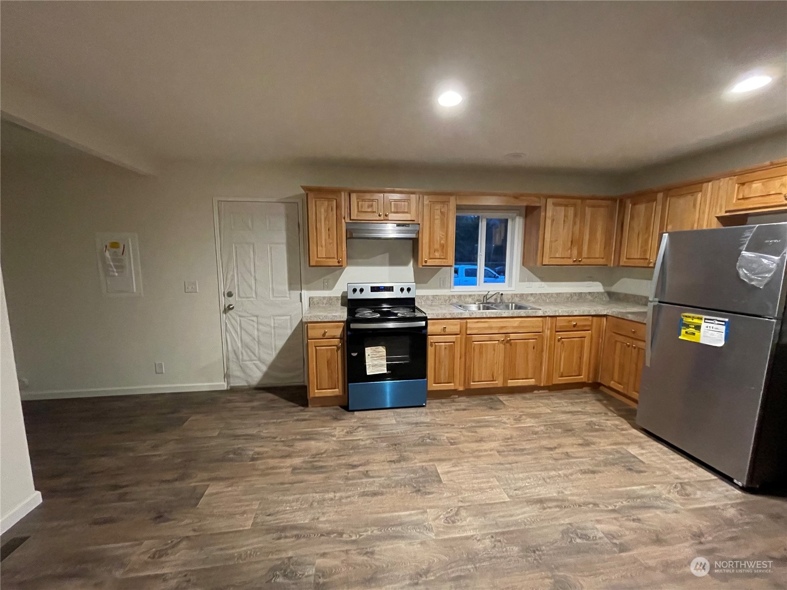 2610 Calawah Way, Unit 5 Forks, WA 98331 - Photo 4 of 12 a kitchen with granite countertop a refrigerator and a stove top oven