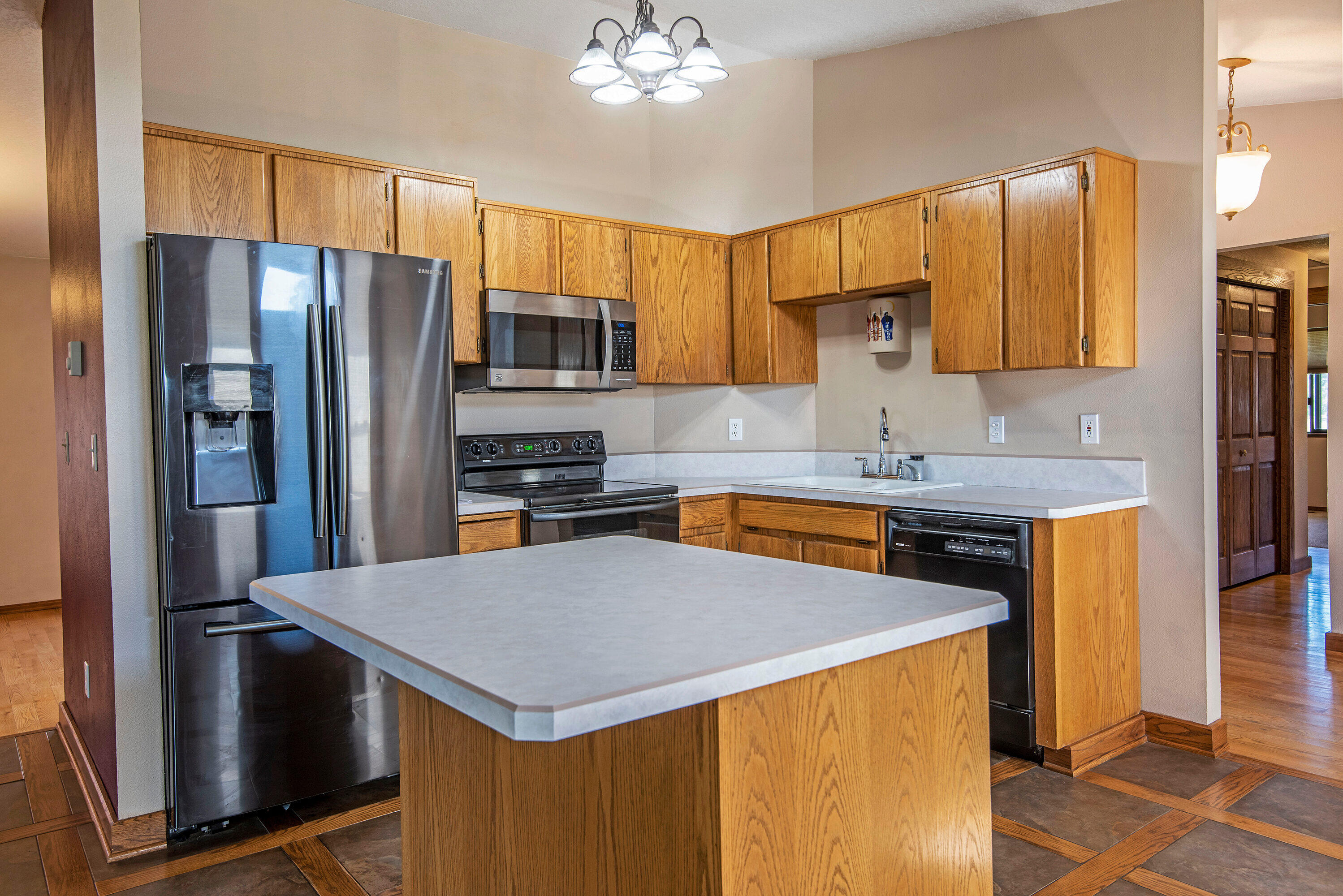 66645 Cascade Way Bend, OR 97703 - Photo 4 of 34 4