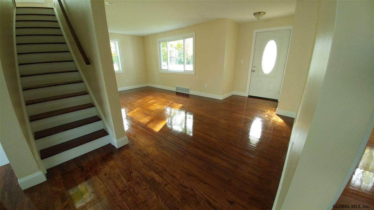 390 Saratoga Road Schenectady, NY 12302 - Photo 5 of 17 Photo 5